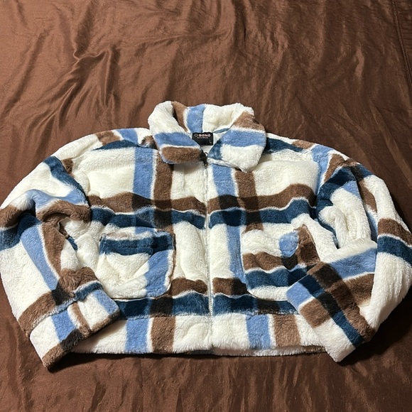 Fleece jacket, colors, cream, chocolate, Baby Blue. Size large. - Picture 1 of 1